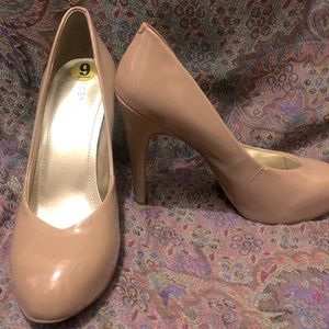 Patent leather nude BCBG generation platform heels
